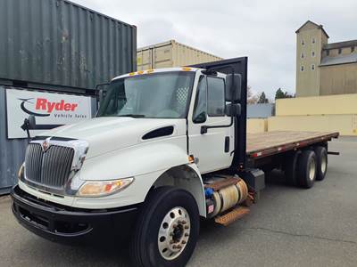 International 4400 Tandem Axle 26 ft Flatbed Truck - 350HP, 6 Speed Automatic