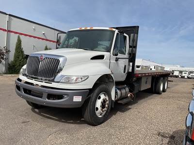 International 4400 Tandem Axle 28 ft Flatbed Truck - 270HP, 10 Speed Manual