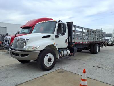 International MV607 26 ft Flatbed Truck - 240HP, 6 Speed Automatic, Liftgate