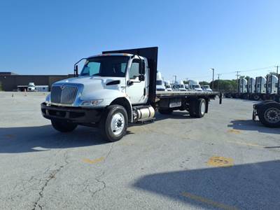 International MV607 26 ft Flatbed Truck - 240HP, 6 Speed Automatic, Liftgate