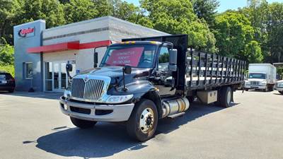 International MV607 26 ft Flatbed Truck - 240HP, 6 Speed Automatic, Liftgate