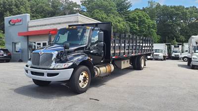 International MV607 26 ft Flatbed Truck - 240HP, 6 Speed Automatic, Liftgate