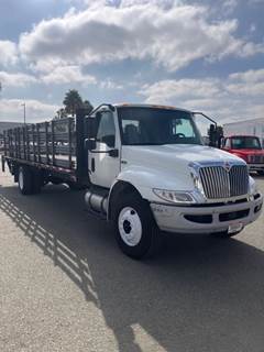 International MV607 26 ft Flatbed Truck - 240HP, 6 Speed Automatic, Liftgate
