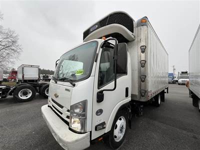 Chevrolet LCF5500HD 18 ft Refrigerated Truck - 6 Speed Automatic, Liftgate