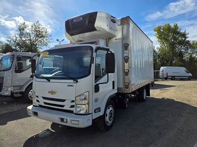 Chevrolet LCF5500HD 16 ft Refrigerated Truck - 215HP, 6 Speed Automatic, Liftgate
