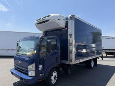 Chevrolet LCF5500HD 18 ft Refrigerated Truck - 215HP, 6 Speed Automatic, Liftgate