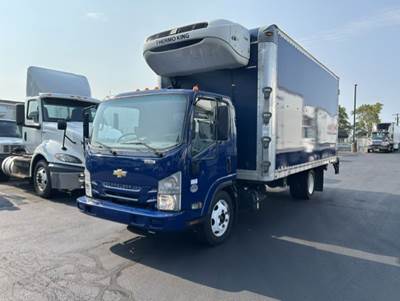 Chevrolet LCF5500HD 18 ft Refrigerated Truck - 215HP, 6 Speed Automatic, Liftgate