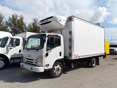Chevrolet LCF5500XD 16 ft Refrigerated Truck - 6 Speed Automatic, Liftgate