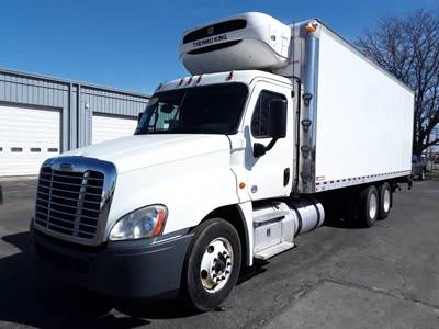Freightliner Cascadia 125 26 ft Refrigerated Truck - 410HP, 10 Speed Manual, Liftgate