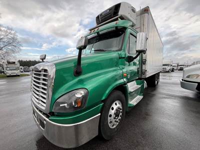 Freightliner Cascadia 125 26 ft Refrigerated Truck - 410HP, 10