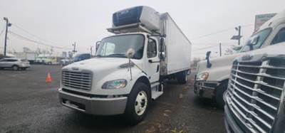 Freightliner M2 106 26 ft Refrigerated Truck - 260HP, 7 Speed Automatic, Liftgate