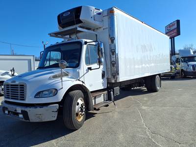 Freightliner M2 106 26 ft Refrigerated Truck - 240HP, 5 Speed Automatic