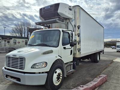 Freightliner M2 106 26 ft Refrigerated Truck - 240HP, 6 Speed Automatic, Liftgate