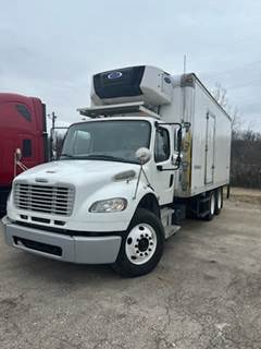 Freightliner M2 106 20 ft Refrigerated Truck - 5 Speed Automatic, Liftgate