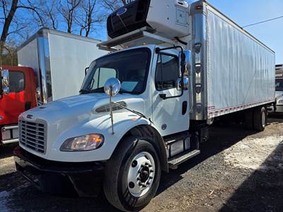 Freightliner M2 106 26 ft Refrigerated Truck - 260HP, 7 Speed Automatic, Liftgate