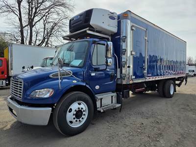 Freightliner M2 106 24 ft Refrigerated Truck - 6 Speed Automatic, Liftgate