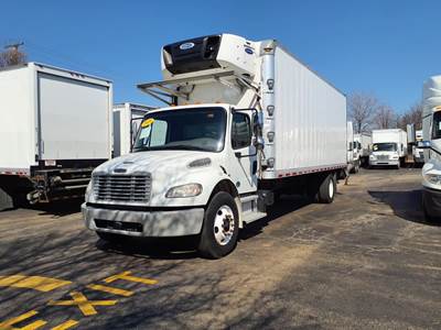 Freightliner M2 106 26 ft Refrigerated Truck - 9 Speed Automatic, Liftgate