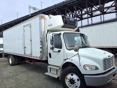 Freightliner M2 106 26 ft Refrigerated Truck - 260HP, 7 Speed Automatic, Liftgate
