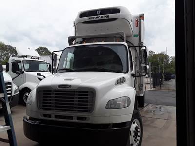 Freightliner M2 106 28 ft Refrigerated Truck - 6 Speed Automatic, Liftgate