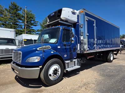 Freightliner M2 106 24 ft Refrigerated Truck - 240HP, 6 Speed Automatic, Liftgate