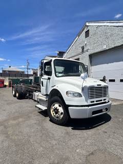Freightliner M2 106 26 ft Refrigerated Truck - 270HP, 6 Speed Automatic, Liftgate