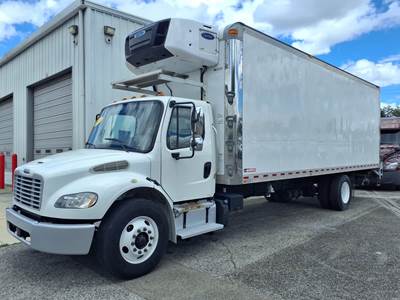 Freightliner M2 106 26 ft Refrigerated Truck - 240HP, 6 Speed Automatic, Liftgate