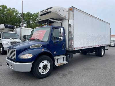 Freightliner M2 106 26 ft Refrigerated Truck - 280HP, 6 Speed Automatic, Liftgate