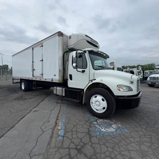 Freightliner M2 106 26 ft Refrigerated Truck - 300HP, 6 Speed Manual