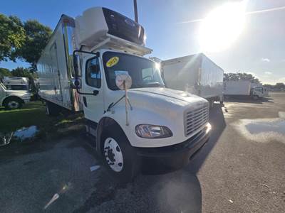 Freightliner M2 106 26 ft Refrigerated Truck - 260HP, 7 Speed Automatic, Liftgate