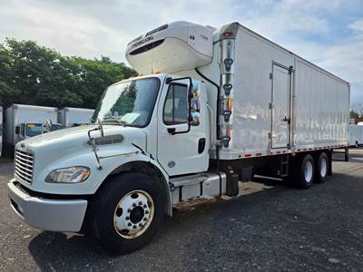 Freightliner M2 106 26 ft Refrigerated Truck - 325HP, 6 Speed Automatic