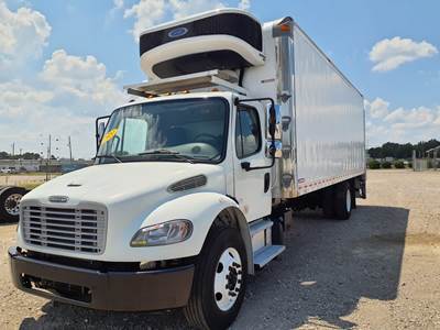 Freightliner M2 106 26 ft Refrigerated Truck - 240HP, 6 Speed Automatic, Liftgate