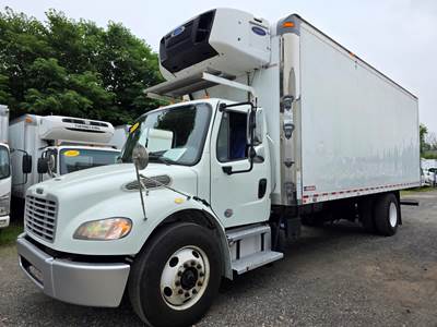 Freightliner M2 106 24 ft Refrigerated Truck - 240HP, 6 Speed Automatic
