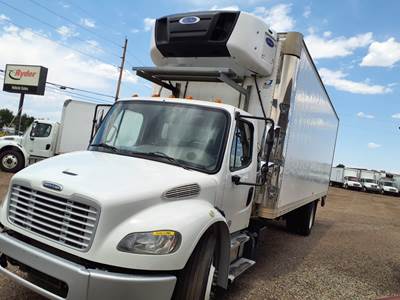 Freightliner M2 106 26 ft Refrigerated Truck - 240HP, 6 Speed Automatic, Liftgate