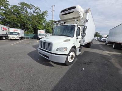 Freightliner M2 106 26 ft Refrigerated Truck - 240HP, 9 Speed Automatic, Liftgate