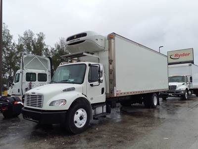 Freightliner M2 106 26 ft Refrigerated Truck - 230HP, 6 Speed Automatic