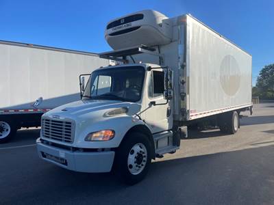 Freightliner M2 106 26 ft Refrigerated Truck - 240HP, 6 Speed Automatic, Liftgate