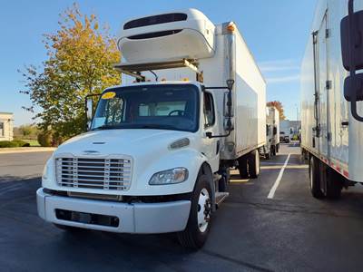 Freightliner M2 106 26 ft Refrigerated Truck - 240HP, 9 Speed Automatic, Liftgate