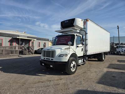 Freightliner M2 106 26 ft Refrigerated Truck - 270HP, 9 Speed Manual, Liftgate