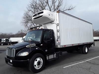 Freightliner M2 106 26 ft Refrigerated Truck - 260HP, 6 Speed Manual, Liftgate