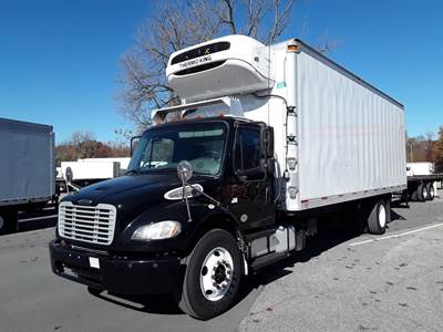 Freightliner M2 106 26 ft Refrigerated Truck - 260HP, 5 Speed Automatic
