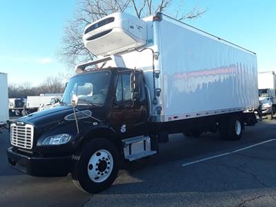 Freightliner M2 106 26 ft Refrigerated Truck - 260HP, 6 Speed Manual, Liftgate