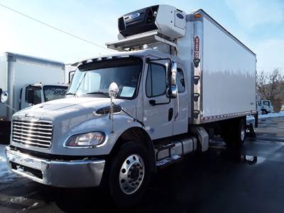 Freightliner M2 106 22 ft Refrigerated Truck - 240HP, 6 Speed Automatic, Liftgate