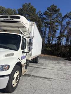 Freightliner M2 106 26 ft Refrigerated Truck - 260HP, 6 Speed Automatic, Liftgate