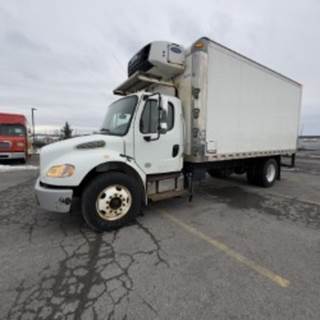 Freightliner M2 106 18 ft Refrigerated Truck - 240HP, 6 Speed Manual
