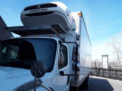 Freightliner M2 106 26 ft Refrigerated Truck - 260HP, 6 Speed Automatic, Liftgate