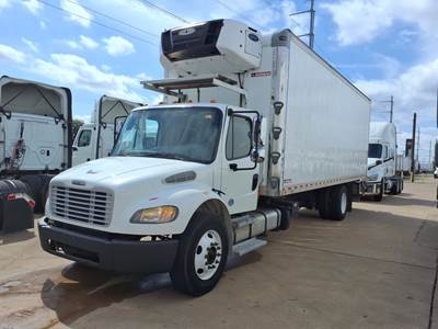 Freightliner M2 106 26 ft Refrigerated Truck - 240HP, 6 Speed Automatic, Liftgate