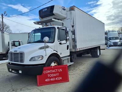 Freightliner M2 106 26 ft Refrigerated Truck - 240HP, 6 Speed Automatic