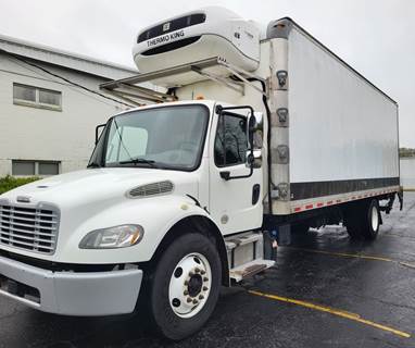 Freightliner M2 106 26 ft Refrigerated Truck - 240HP, 6 Speed Automatic, Liftgate