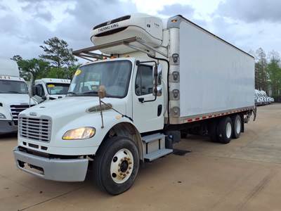 Freightliner M2 106 26 ft Refrigerated Truck - 270HP, 9 Speed Manual, Liftgate