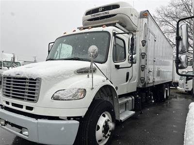Freightliner M2 106 26 ft Refrigerated Truck - 350HP, 10 Speed Manual, Liftgate